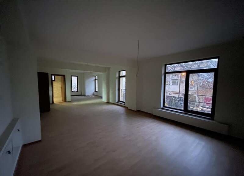 Piata Iancului, imobil S+P+2+M, suprafata 1000mp, 18 camere,parcare