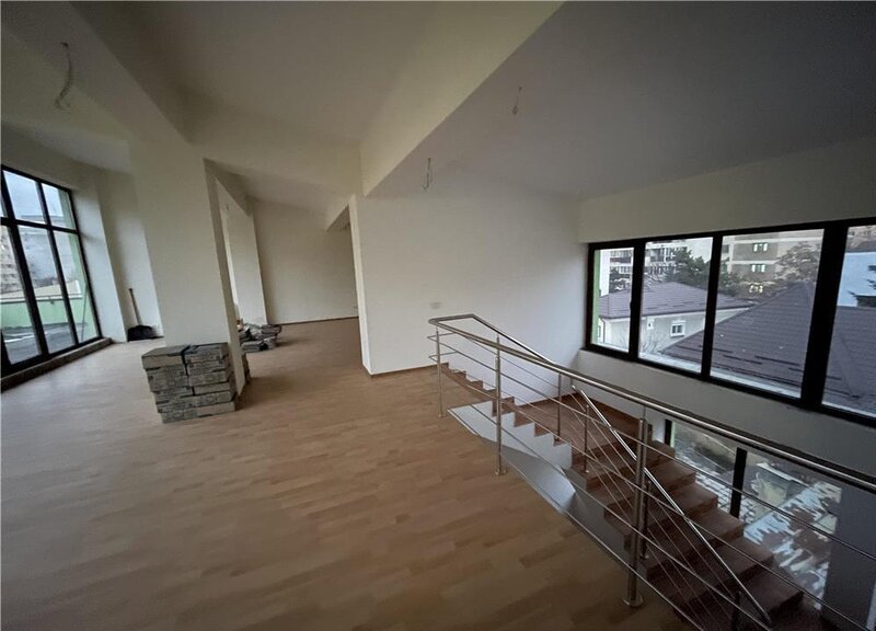 Piata Iancului, imobil S+P+2+M, suprafata 1000mp, 18 camere,parcare