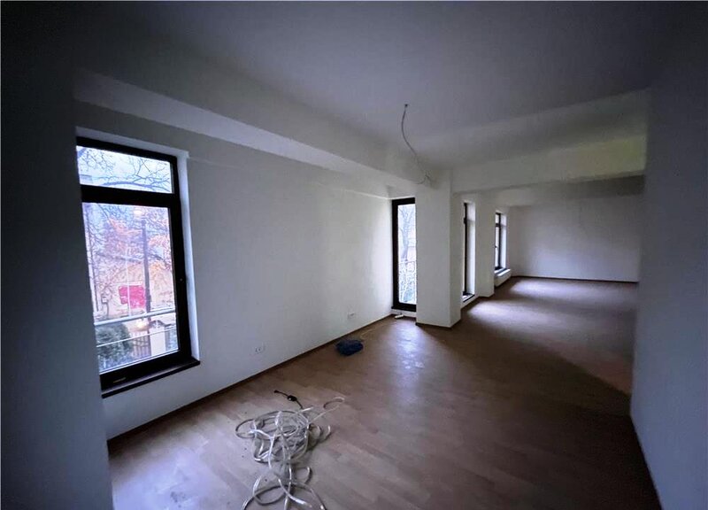 Piata Iancului, imobil S+P+2+M, suprafata 1000mp, 18 camere,parcare