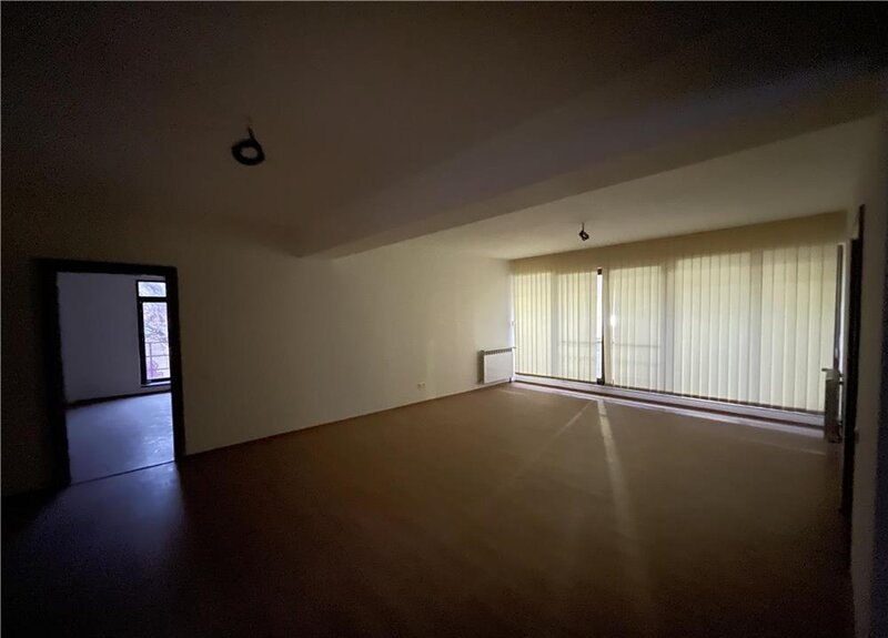 Piata Iancului, imobil S+P+2+M, suprafata 1000mp, 18 camere,parcare