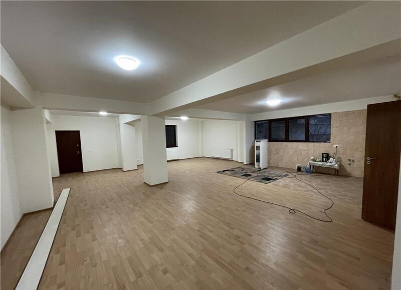 Piata Iancului, imobil S+P+2+M, suprafata 1000mp, 18 camere,parcare