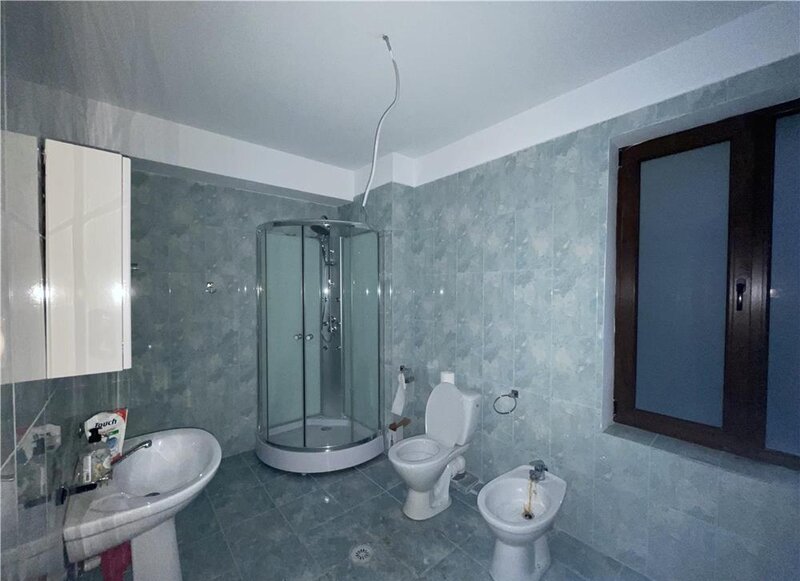 Piata Iancului, imobil S+P+2+M, suprafata 1000mp, 18 camere,parcare