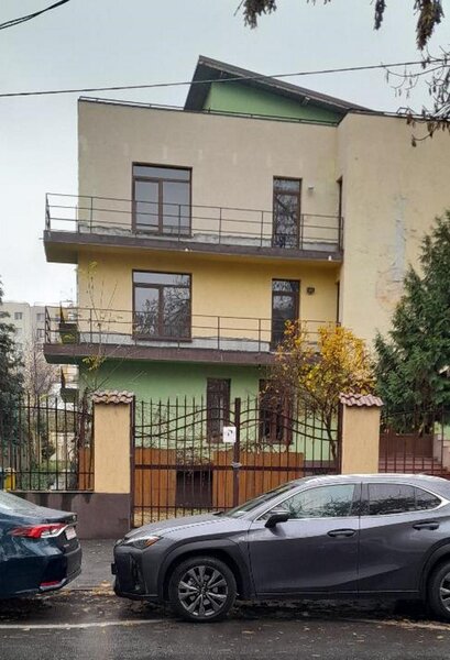 Piata Iancului, imobil S+P+2+M, suprafata 1000mp, 18 camere,parcare